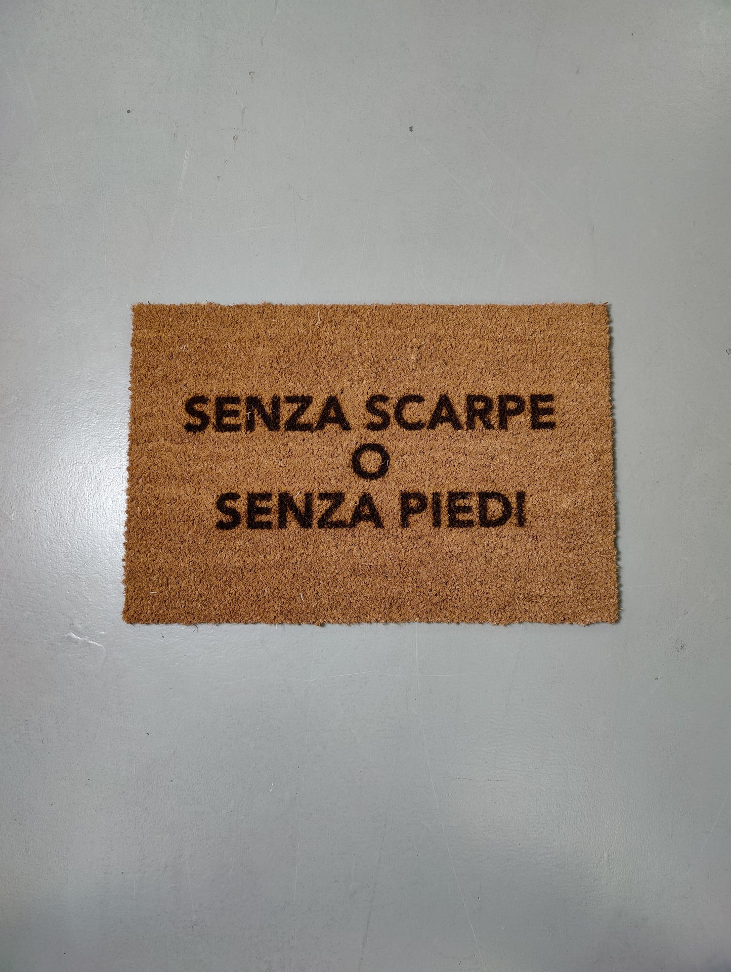 Zerbino "Senza scarpe o senza piedi" (bruciacchiato)