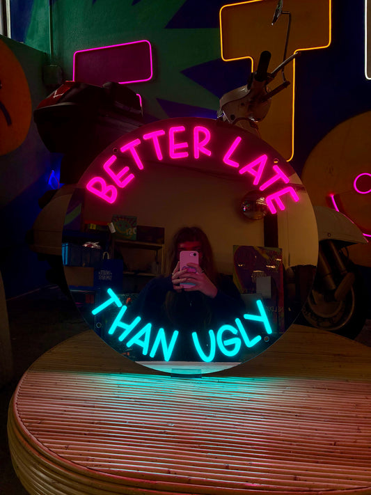 Specchio luminoso "BETTER LATE THAN UGLY"