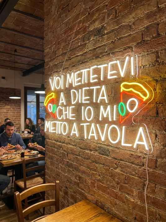 VOI METTETEVI A DIETA CHE IO MI METTO A TAVOLA