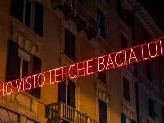 Insulti Luminosi x Amazon Music: le luminarie di Annalisa a Savona