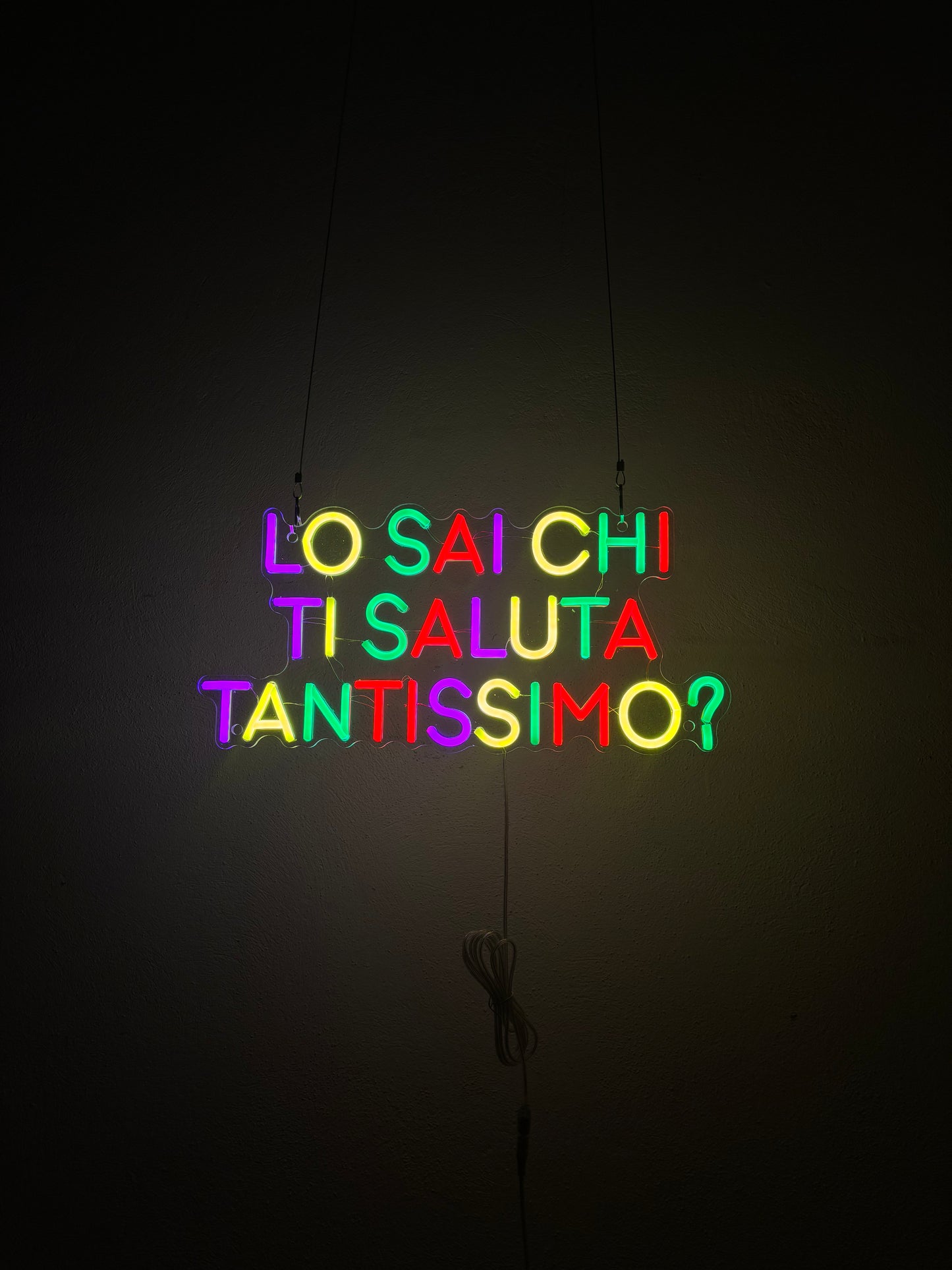 LO SAI CHI TI SALUTA TANTISSIMO? (con graffi)