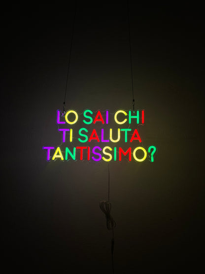 LO SAI CHI TI SALUTA TANTISSIMO? (con graffi)