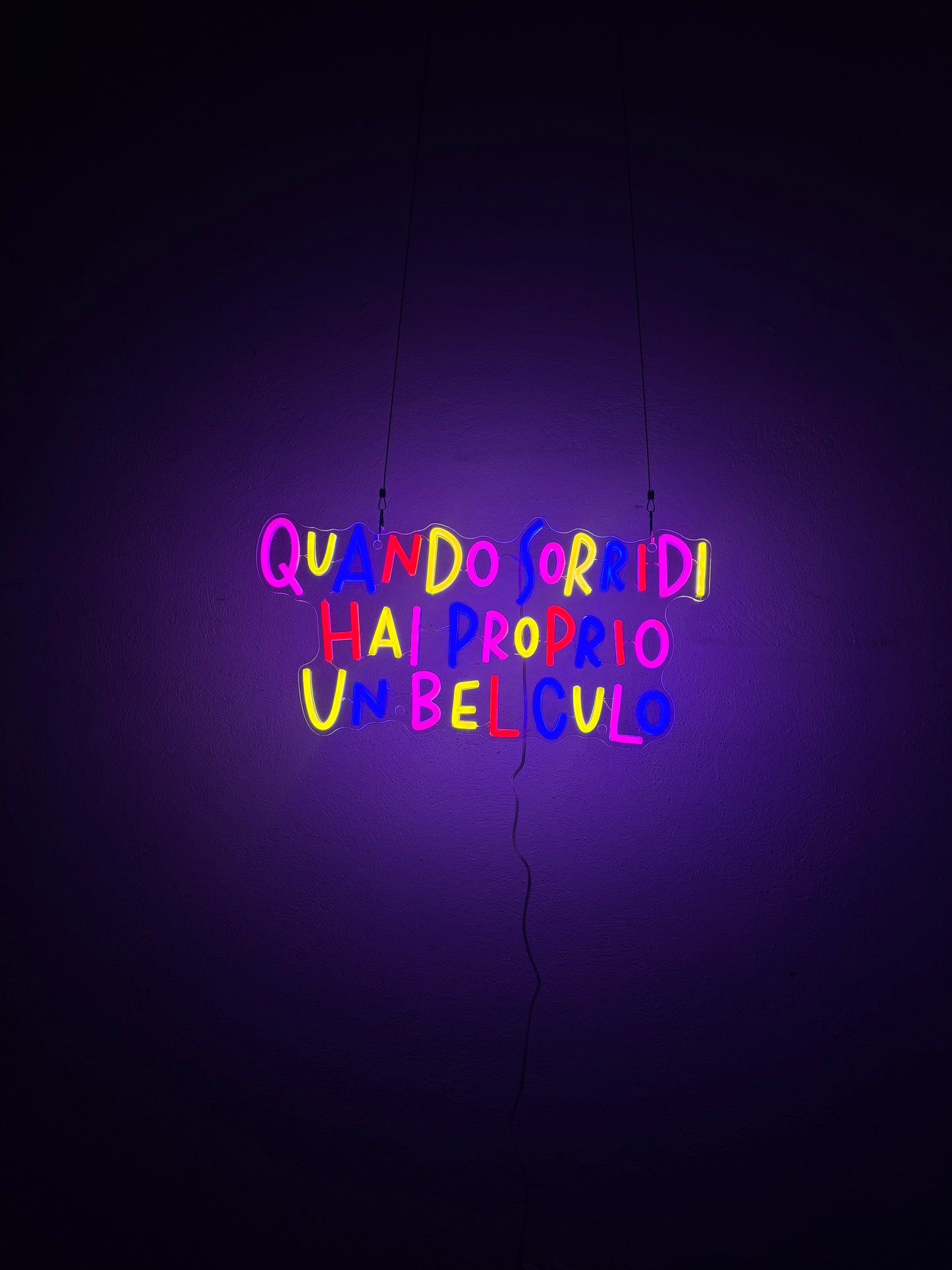 QUANDO SORRIDI HAI PROPRIO UN BEL CULO (con graffi)