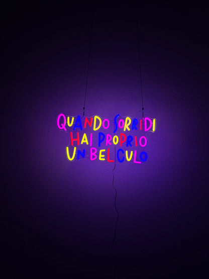 QUANDO SORRIDI HAI PROPRIO UN BEL CULO (con graffi)