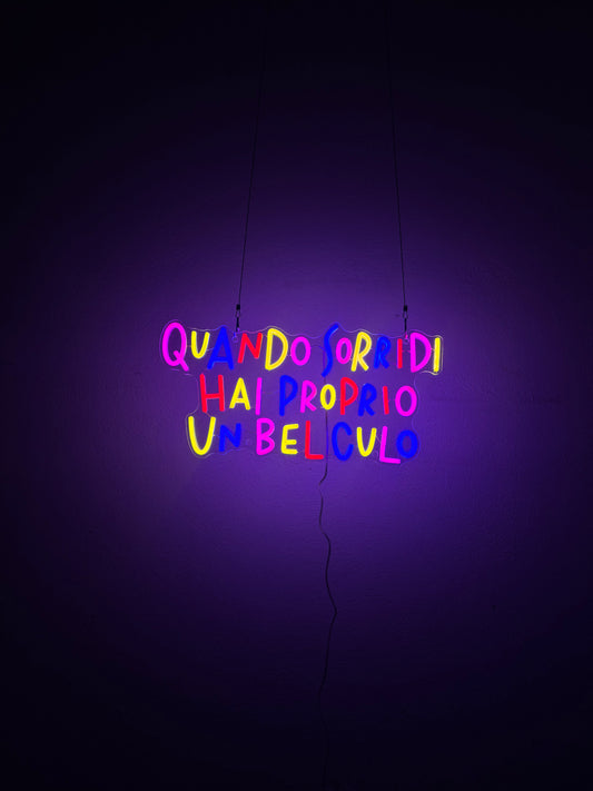 QUANDO SORRIDI HAI PROPRIO UN BEL CULO (con graffi)