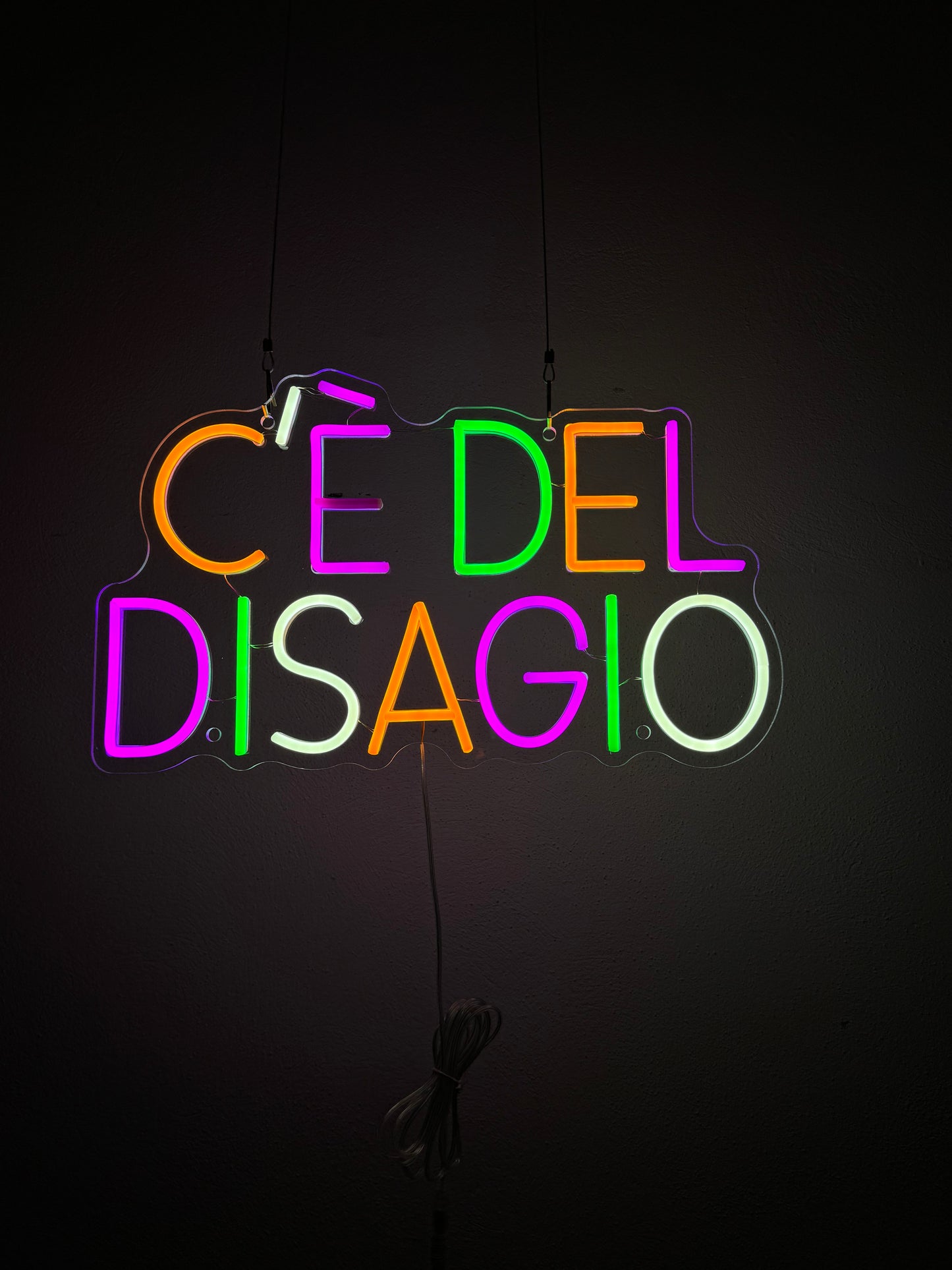 C'È DEL DISAGIO (con graffi e bruciacchiata)