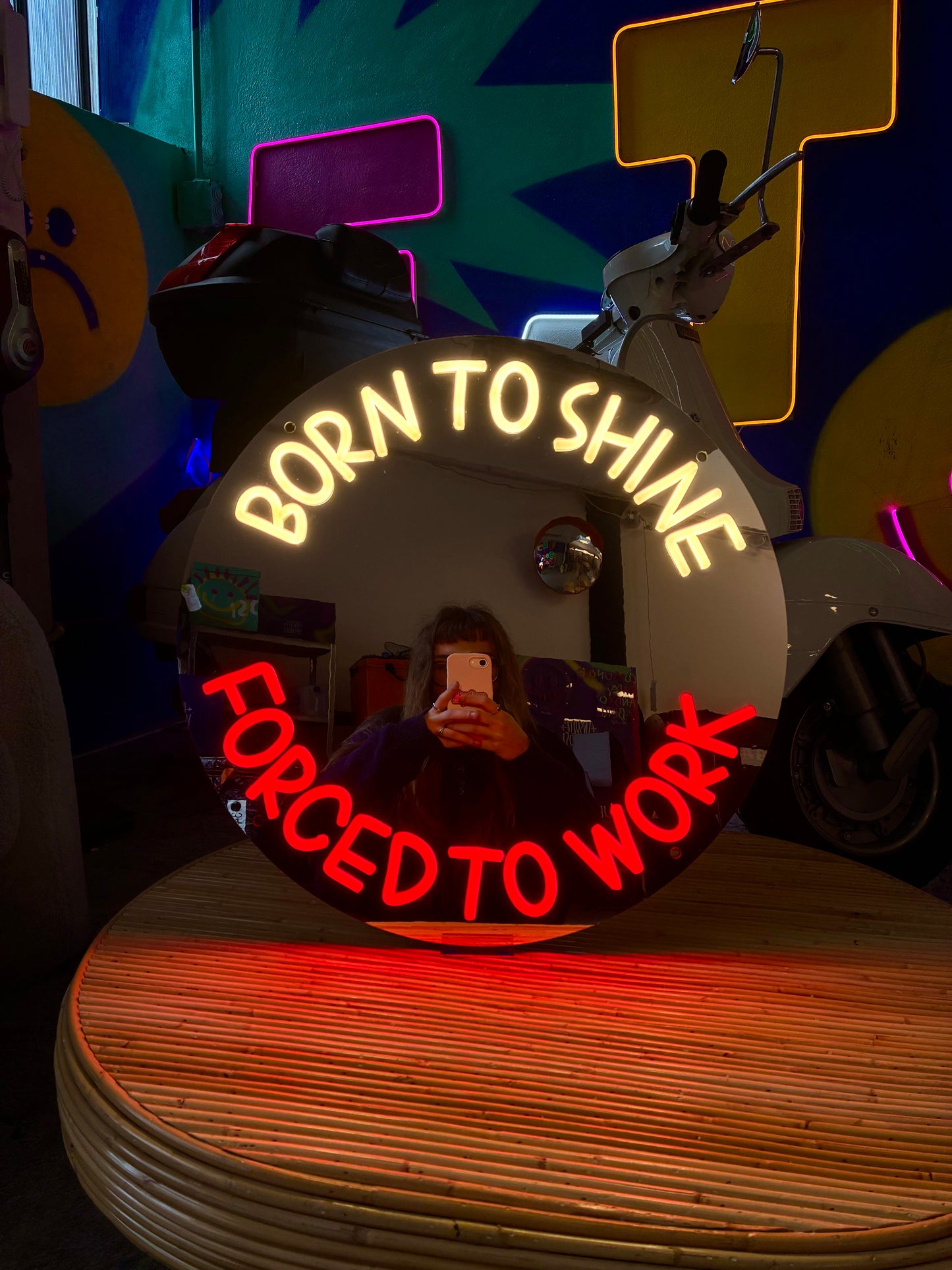 Specchio luminoso "BORN TO SHINE FORCED TO WORK"