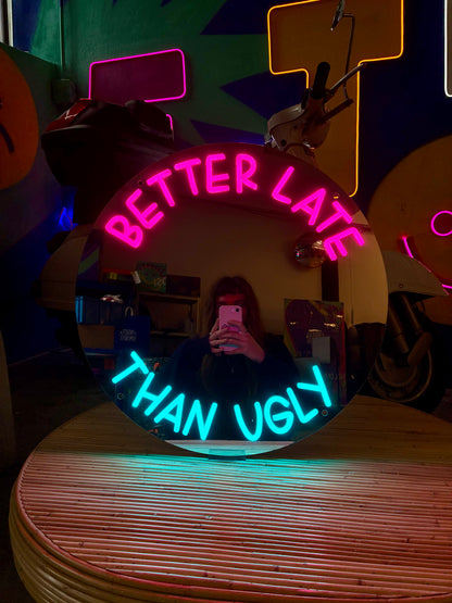 Specchio luminoso "BETTER LATE THAN UGLY"