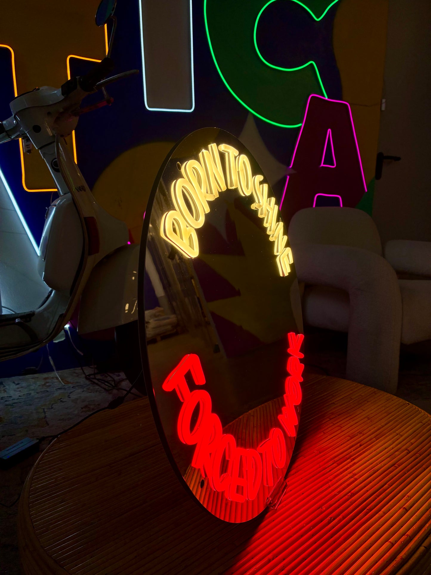 Specchio luminoso "BORN TO SHINE FORCED TO WORK"
