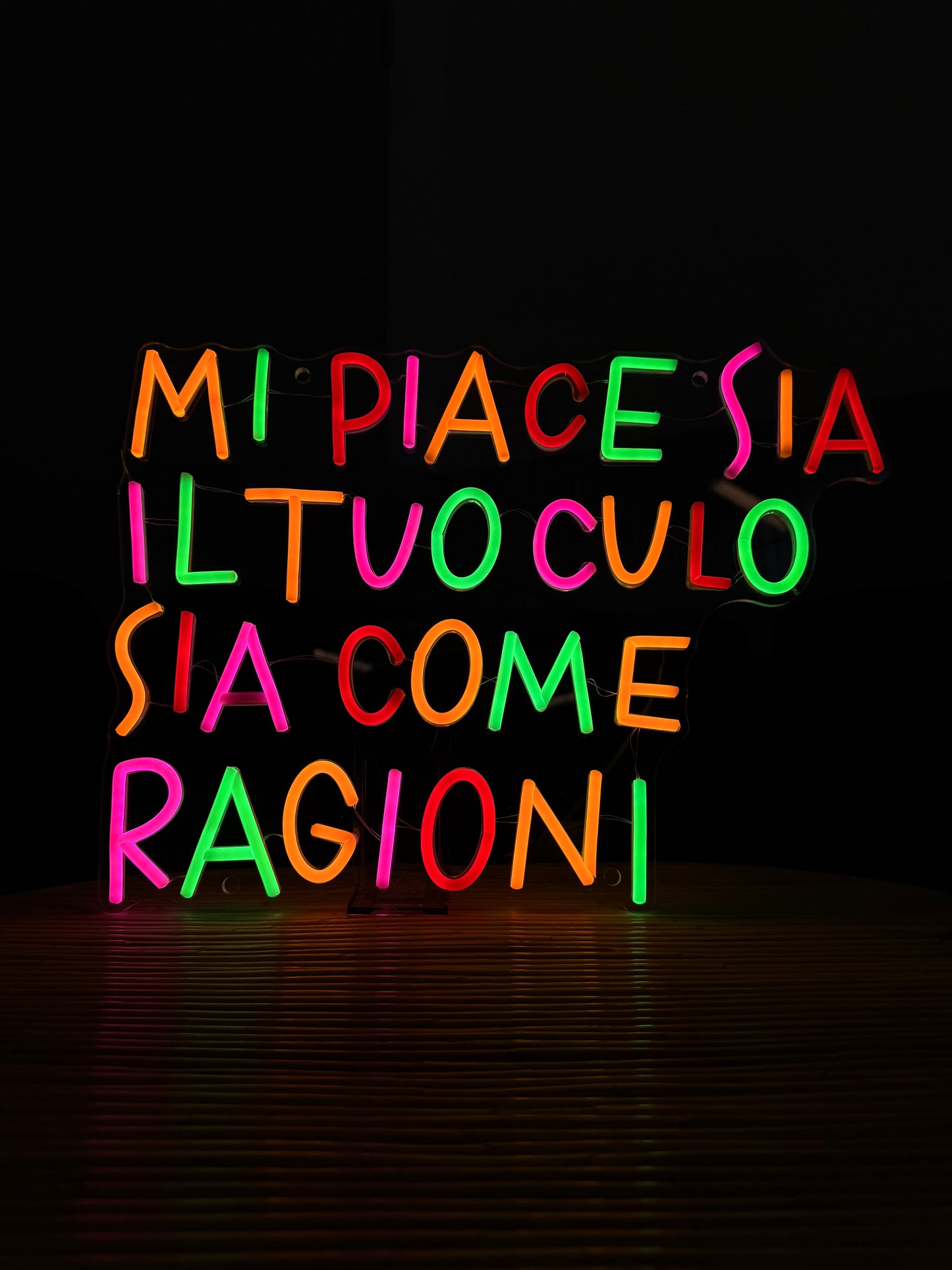 MI PIACE SIA IL TUO CULO SIA COME RAGIONI (led bruciato)