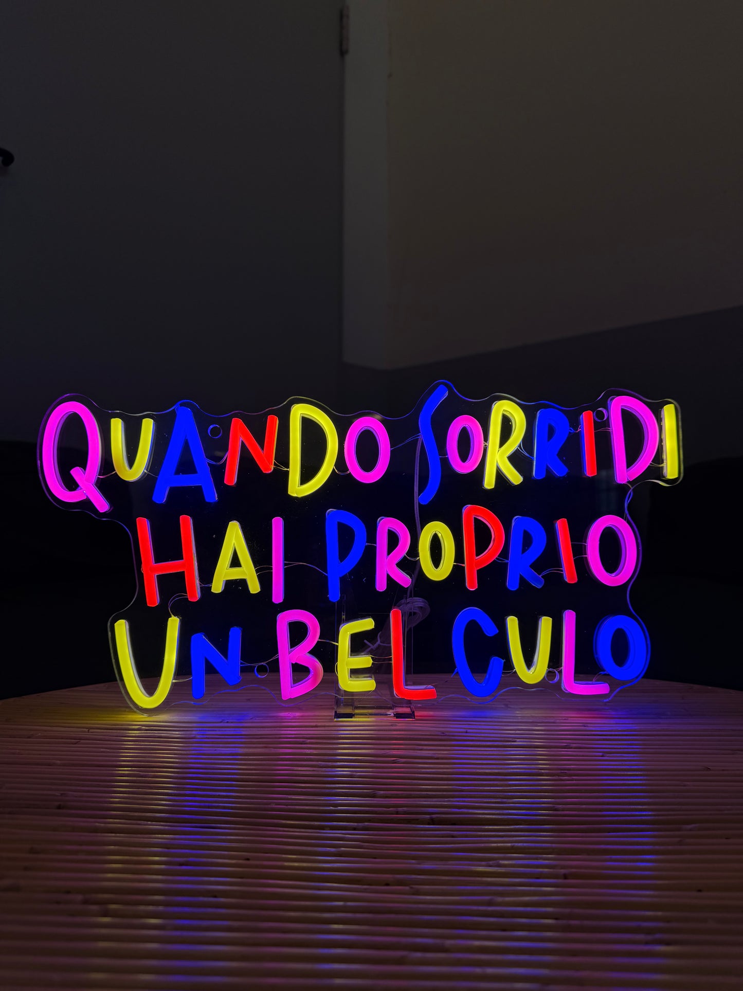 QUANDO SORRIDI HAI PROPRIO UN BEL CULO (led bruciato + graffi)