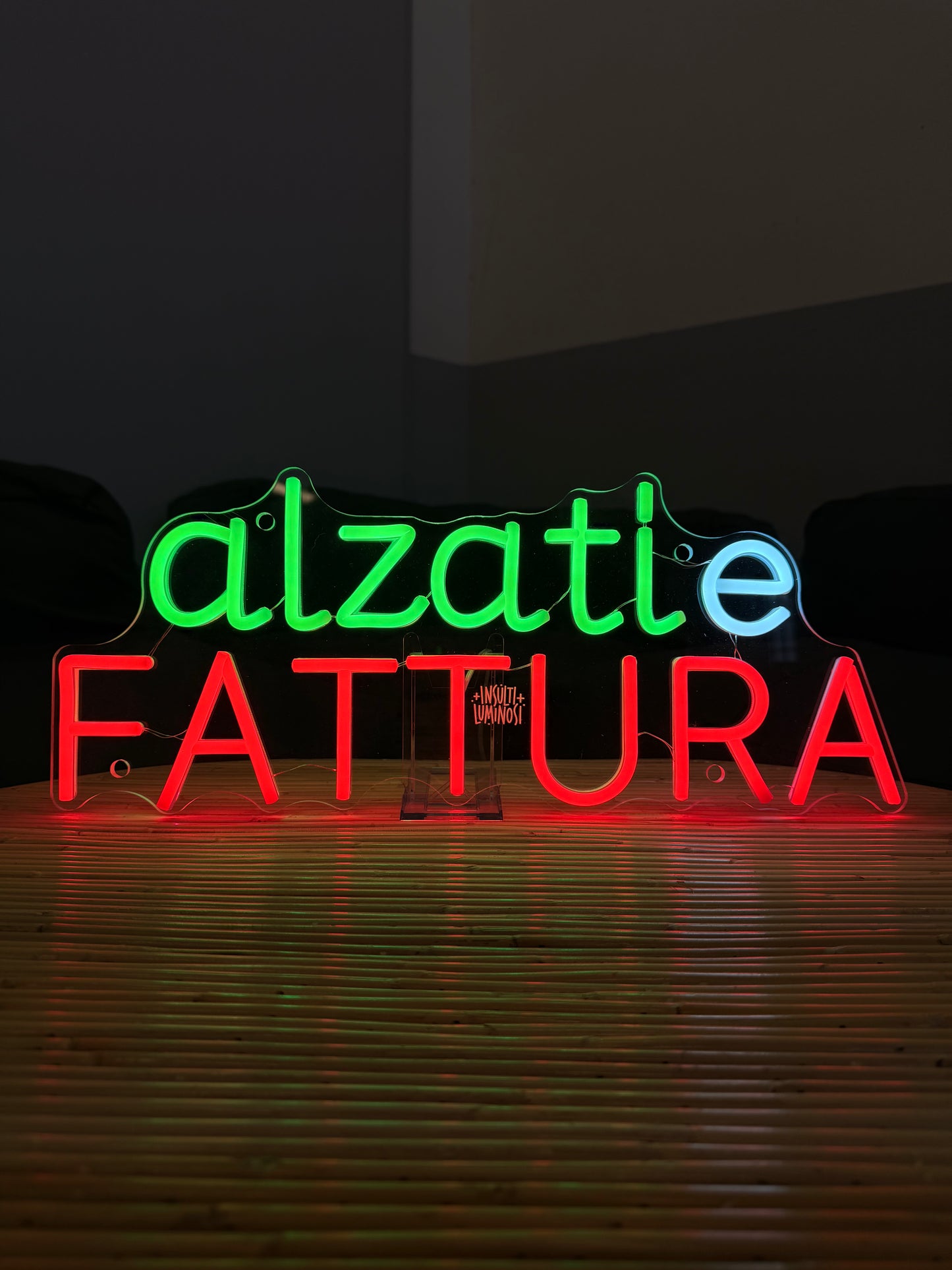 ALZATI E FATTURA (led bruciato + graffi)