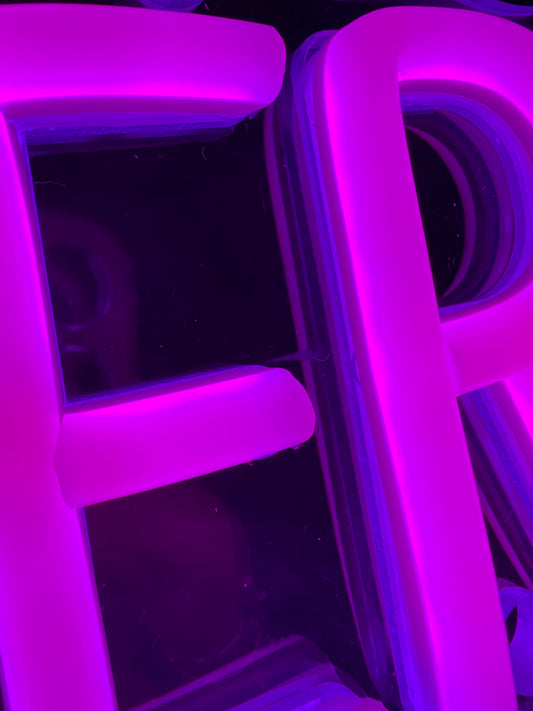 SÌ MA... NIENTE DI SERIO (graffiata)