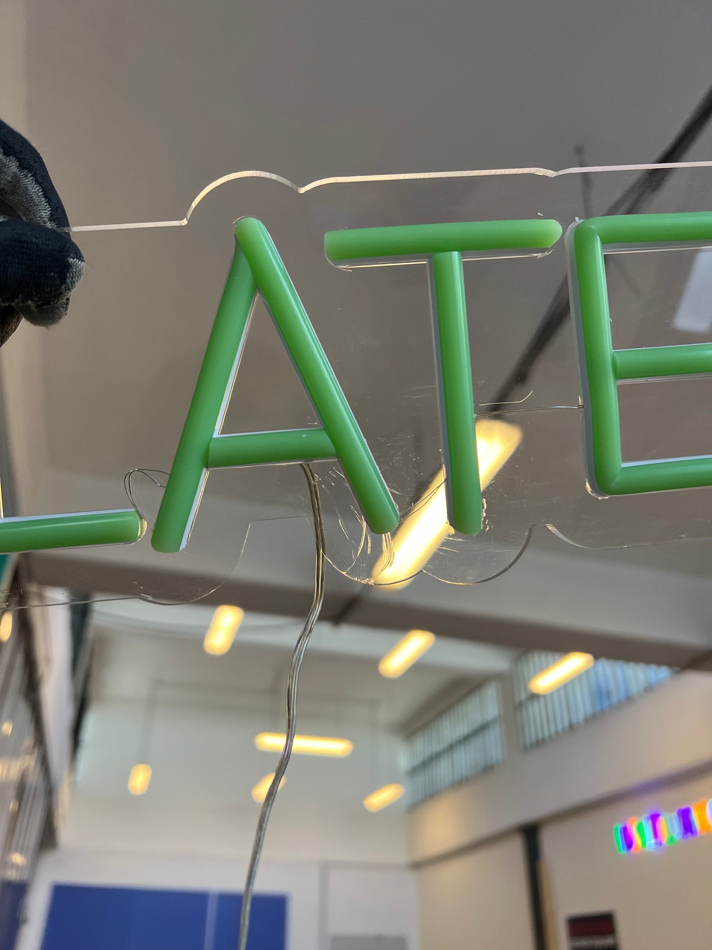 MOLLATEMI (vecchia + graffiata)