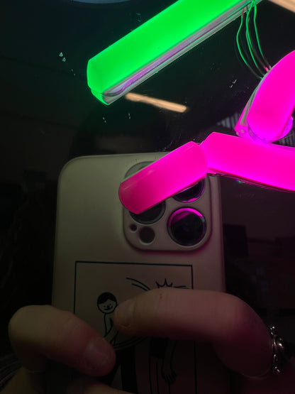 Specchio luminoso "CAZZO GUARDI?" (graffi + led bruciato)