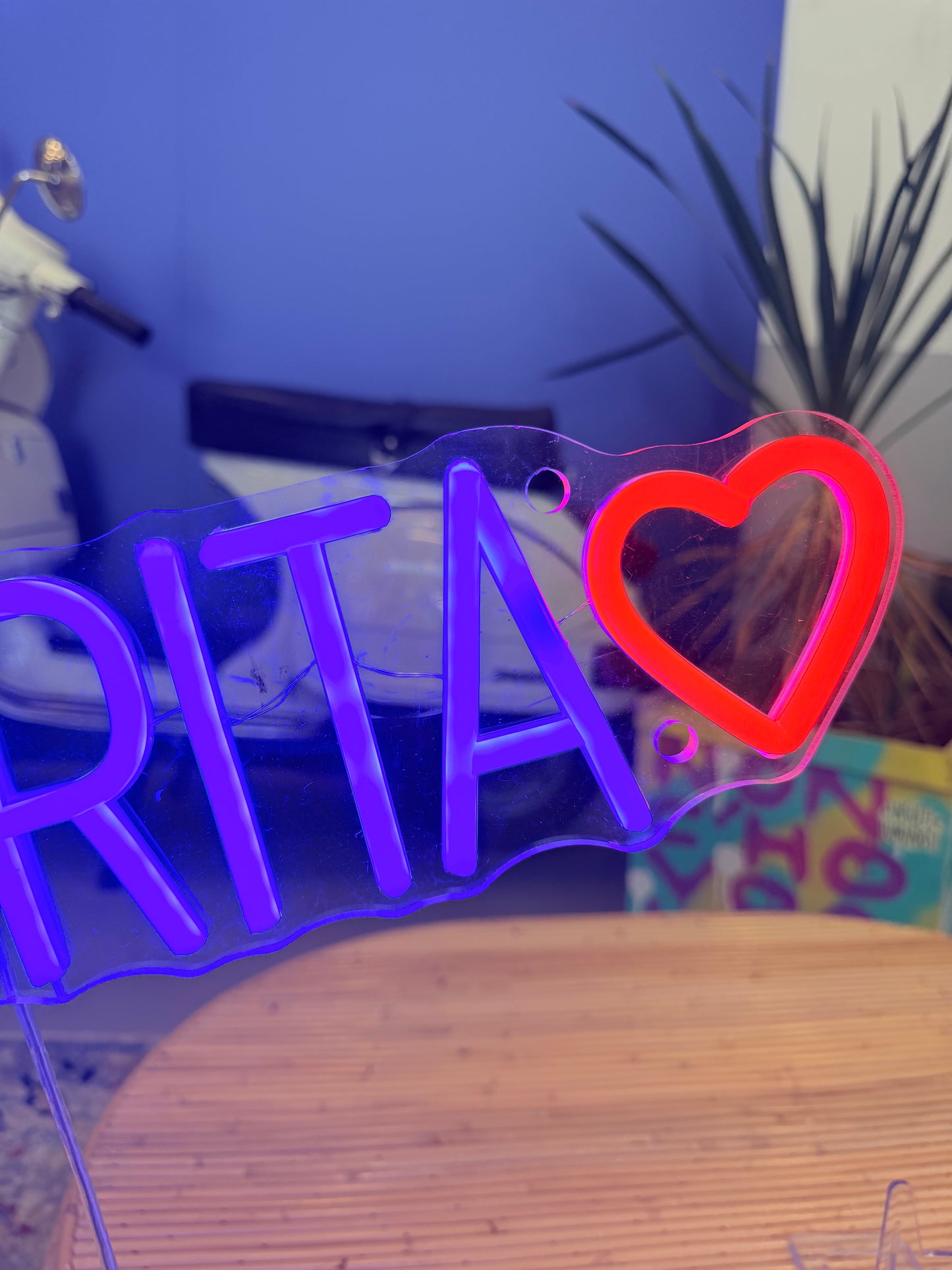 ESAURITA (graffiata + led bruciato)