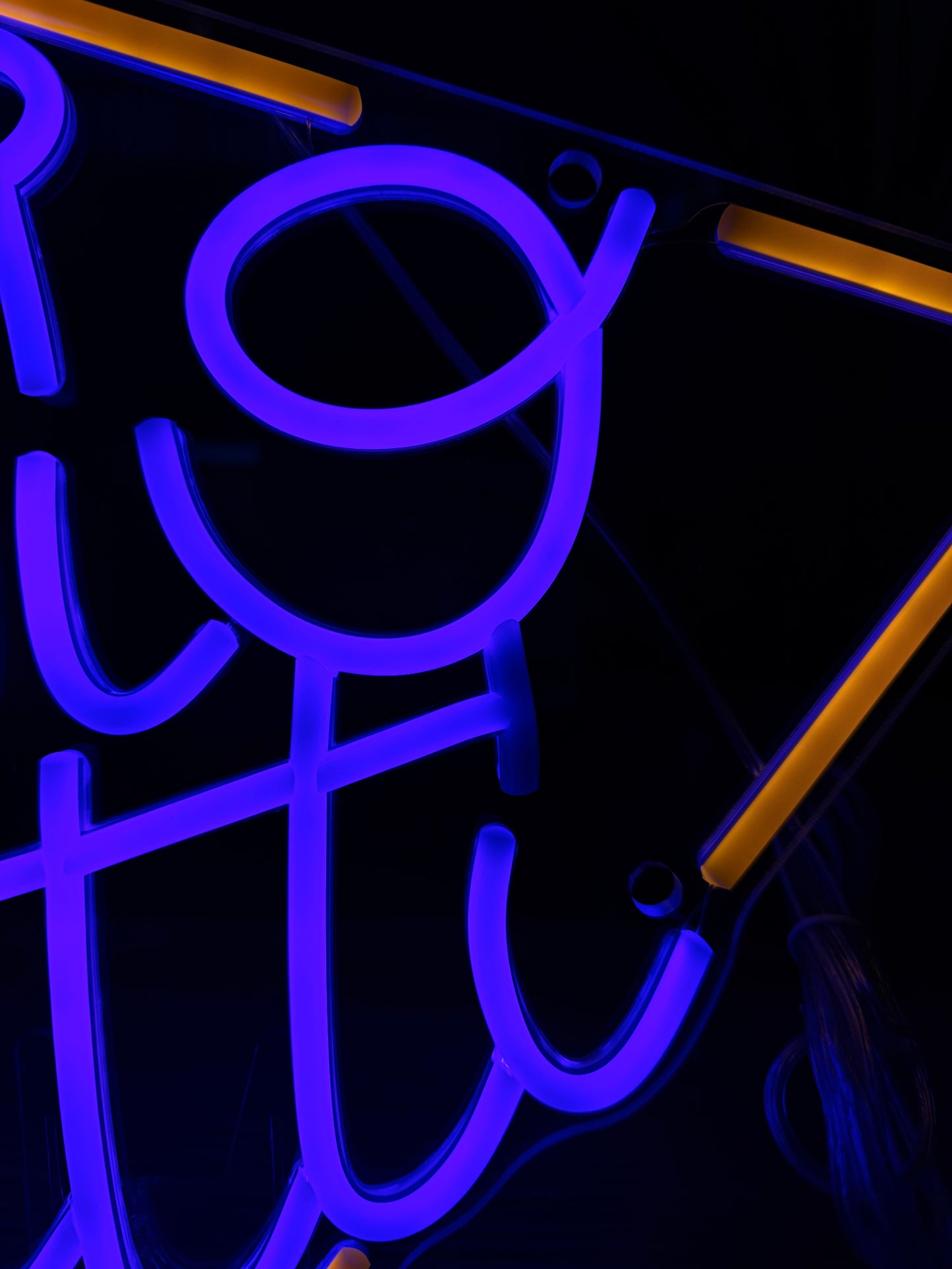 ODIO TUTTI (graffiata + led bruciato)