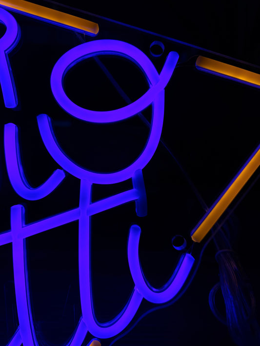 ODIO TUTTI (graffiata + led bruciato)