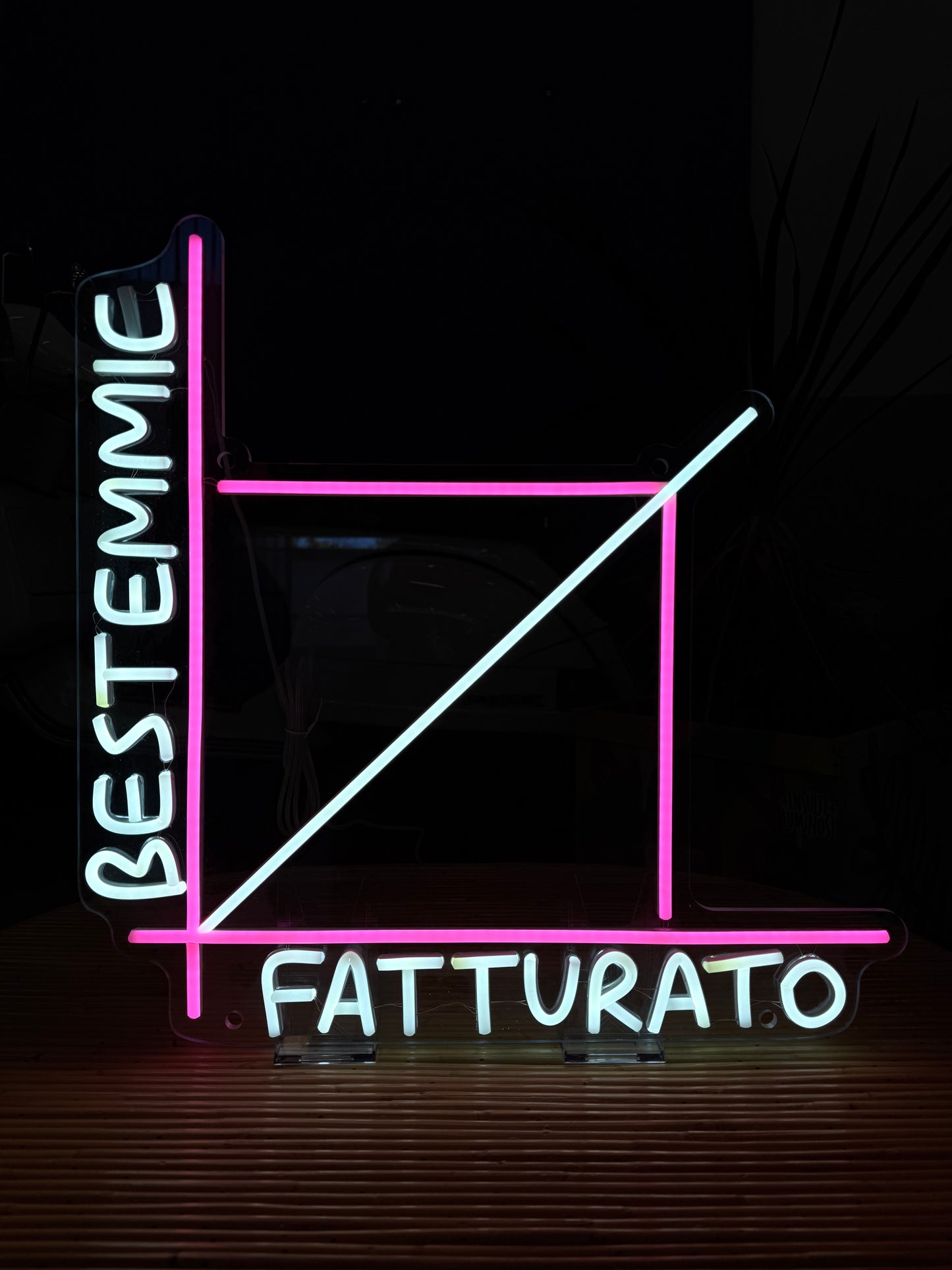 GRAFICO BESTEMMIE E FATTURATO (graffiata + led bruciato)