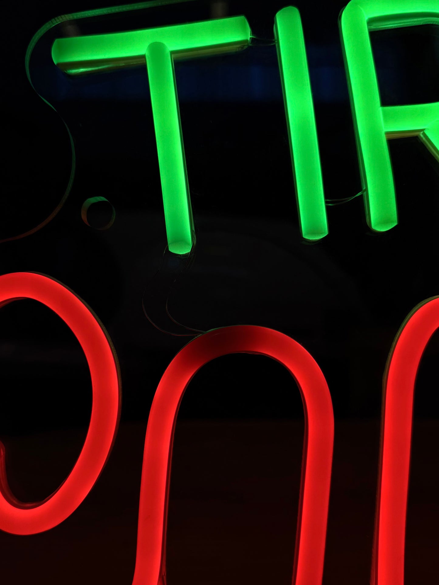 TIRO A CAMPARI (graffiata + led bruciato)