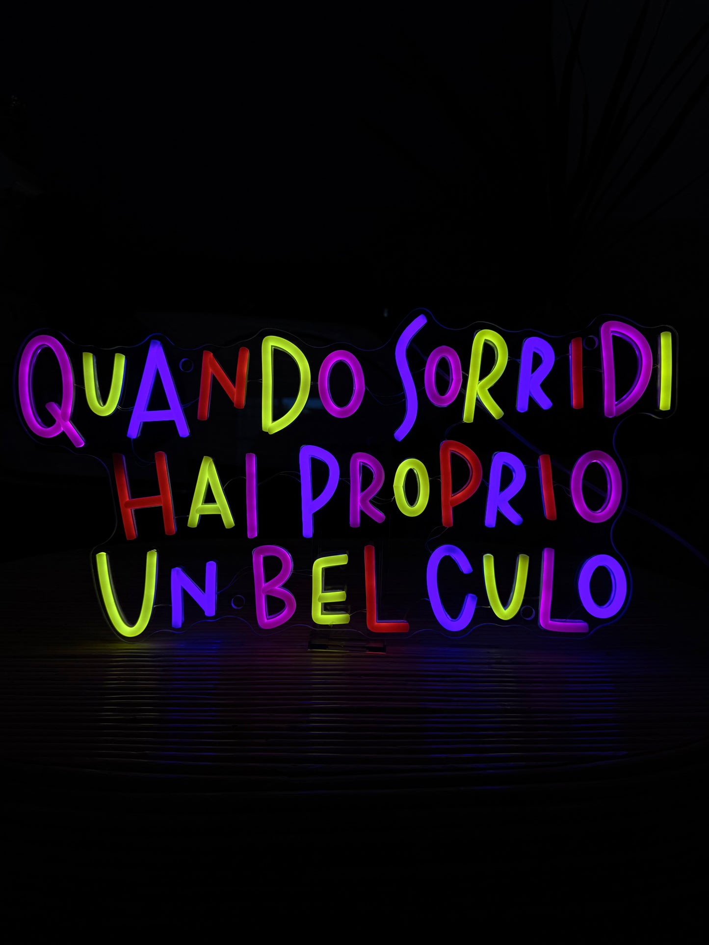 QUANDO SORRIDI HAI PROPRIO UN BEL CULO (led bruciato)